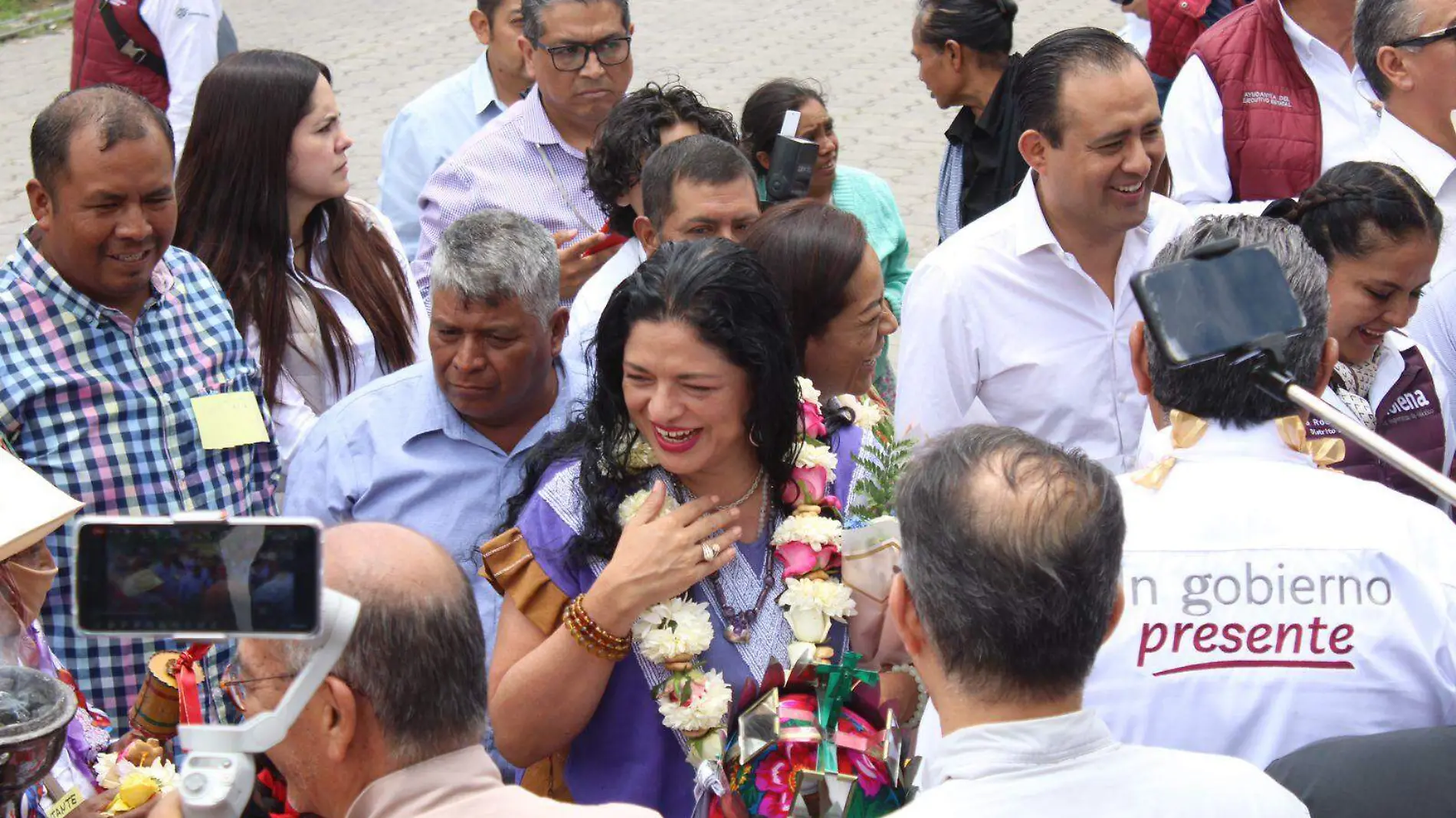 Clarencehouse, acusada de plagiar diseños de San Pablito y Pahuatlán, retira colección